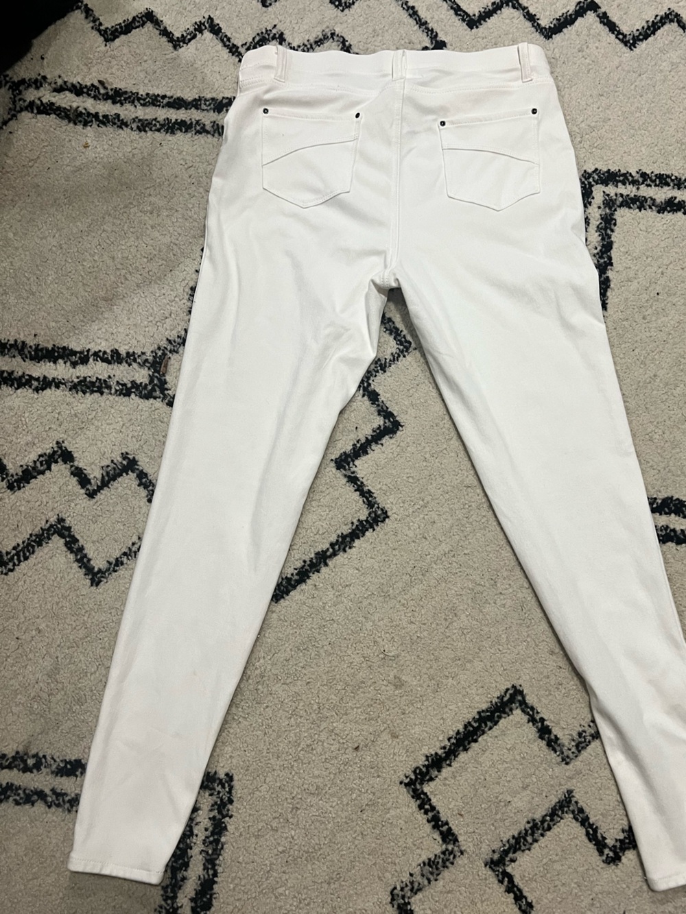 Time and Tru White Women’s High-Rise Skinny Jeans